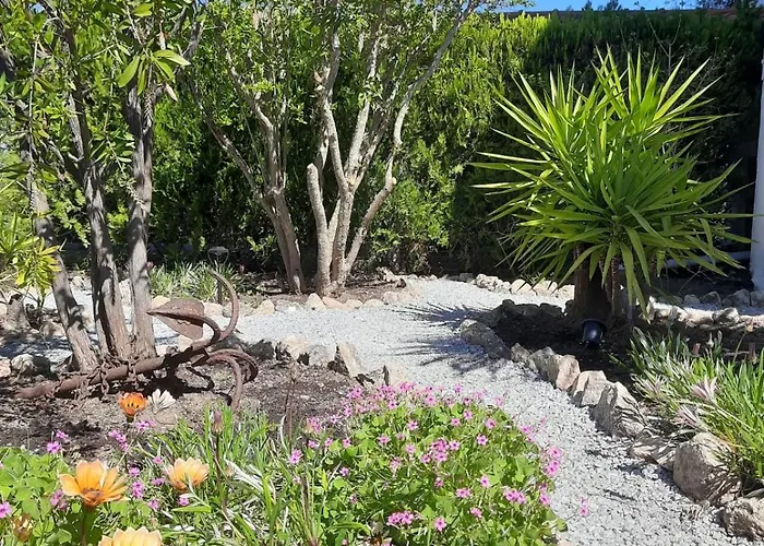 Semesterbostad Bright New Garden Hanioti
